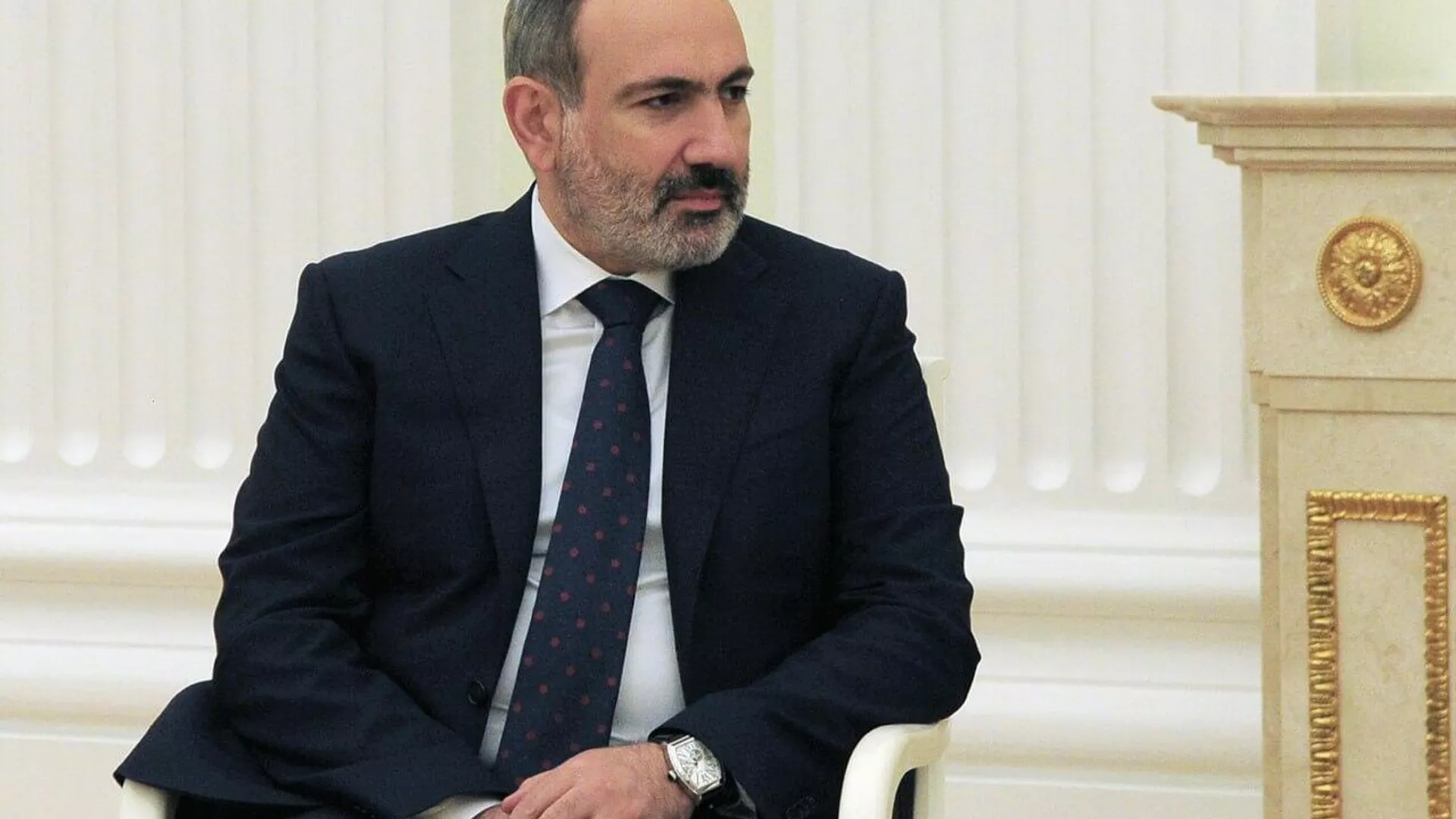 Política programática y específica: ¿Qué objetivos tiene Pashinián con sus ataques a la Iglesia apostólica armenia y al empresario Karapetián? Política programática y específica: ¿Qué objetivos tiene Pashinián con sus ataques a la Iglesia apostólica armenia y al empresario Karapetián? - Sputnik Mundo, 1920, 05.07.2025