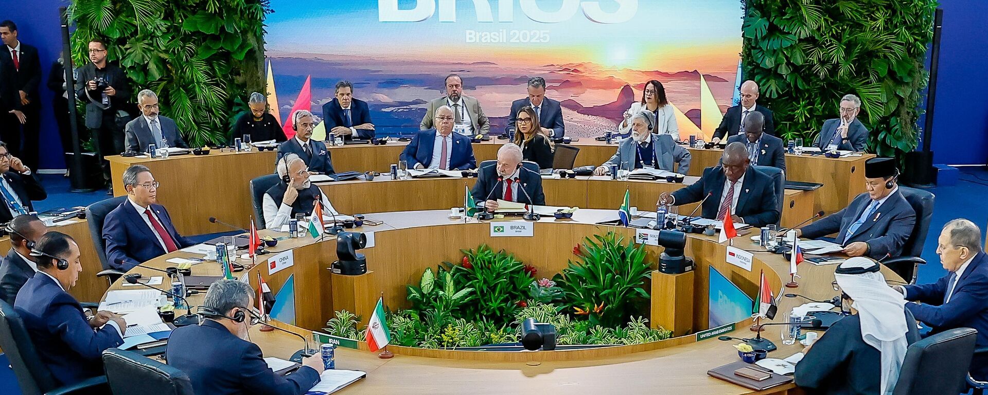 Líderes mundiales durante la XVII Cumbre de los BRICS - Sputnik Mundo, 1920, 06.07.2025