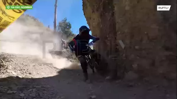 El descenso urbano más alto del planeta reúne a ciclistas extremos en Bolivia - Sputnik Mundo