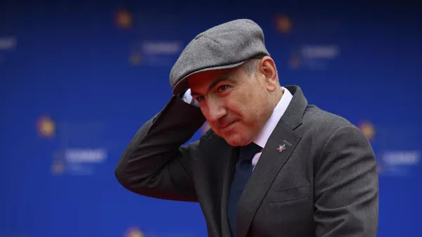 Eso complace a Bruselas: Vinculan la persecución de Karapetián con la política de Ereván de romper relaciones con Moscú - Sputnik Mundo