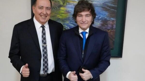 Justicia argentina investiga por lavado a pastor evangélico cercano a Milei - Sputnik Mundo