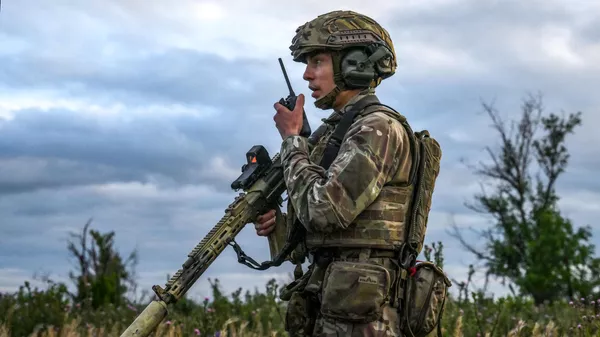 Soldado ruso en la zona de la operación militar especial  - Sputnik Mundo
