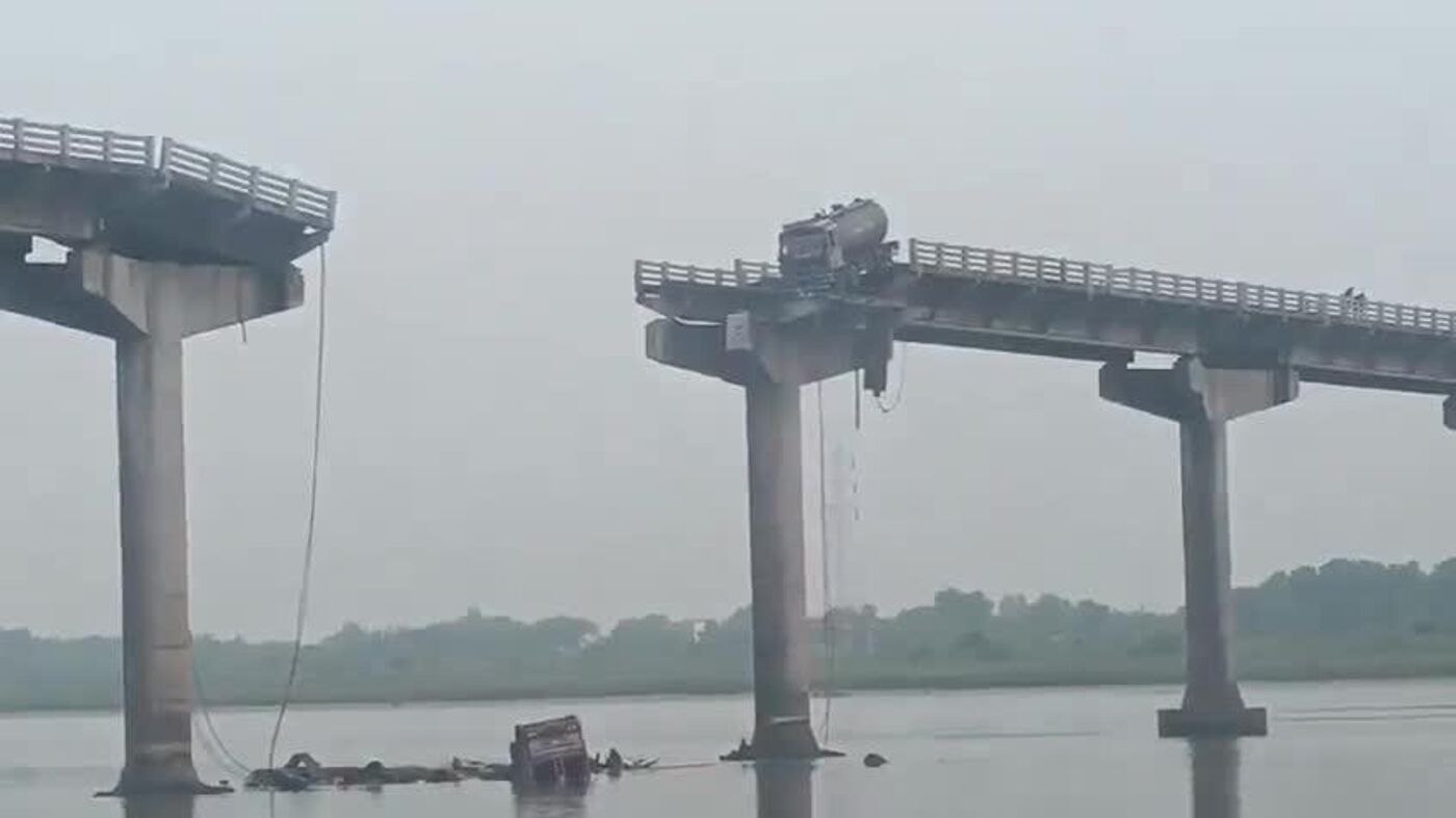 Al menos nueve muertos después del derrumbe de un puente en la India