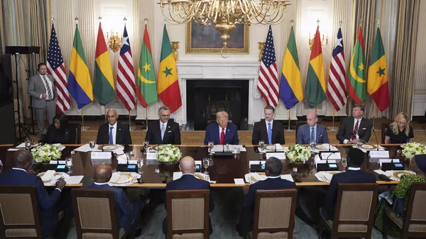 El presidente de EEUU, Donald Trump, en reunión con los mandatarios de Gabón, Guinea-Bisáu, Liberia, Mauritania y Senegal - Sputnik Mundo