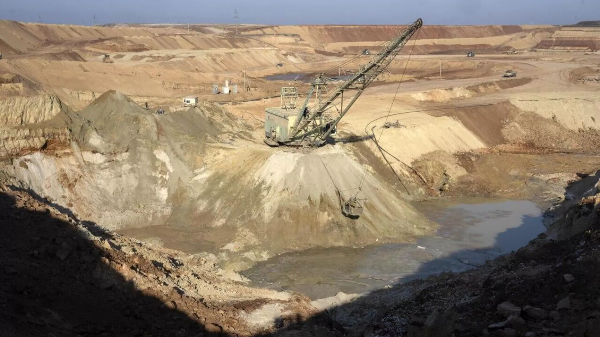 El acuerdo entre EEUU y Ucrania sobre los recursos minerales es beneficioso para ambas partes, si se toman en cuenta los repartos 'amistosos' - Sputnik Mundo, 1920, 12.07.2025