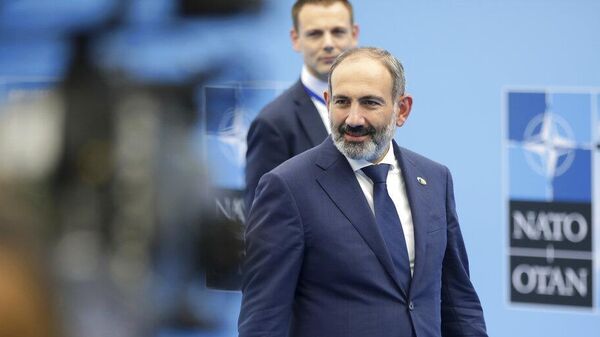 Nikol Pashinián, primer ministro de Armenia, en una cumbre de la OTAN - Sputnik Mundo