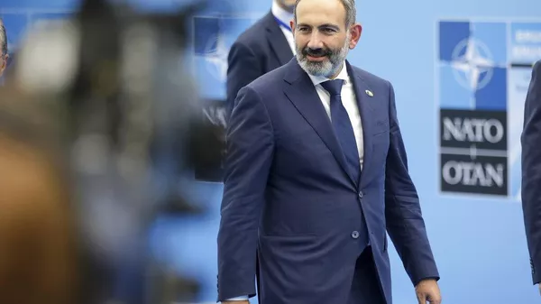 ¿Cómo Pashinián convierte a Armenia en una OTAN-dictadura? - Sputnik Mundo
