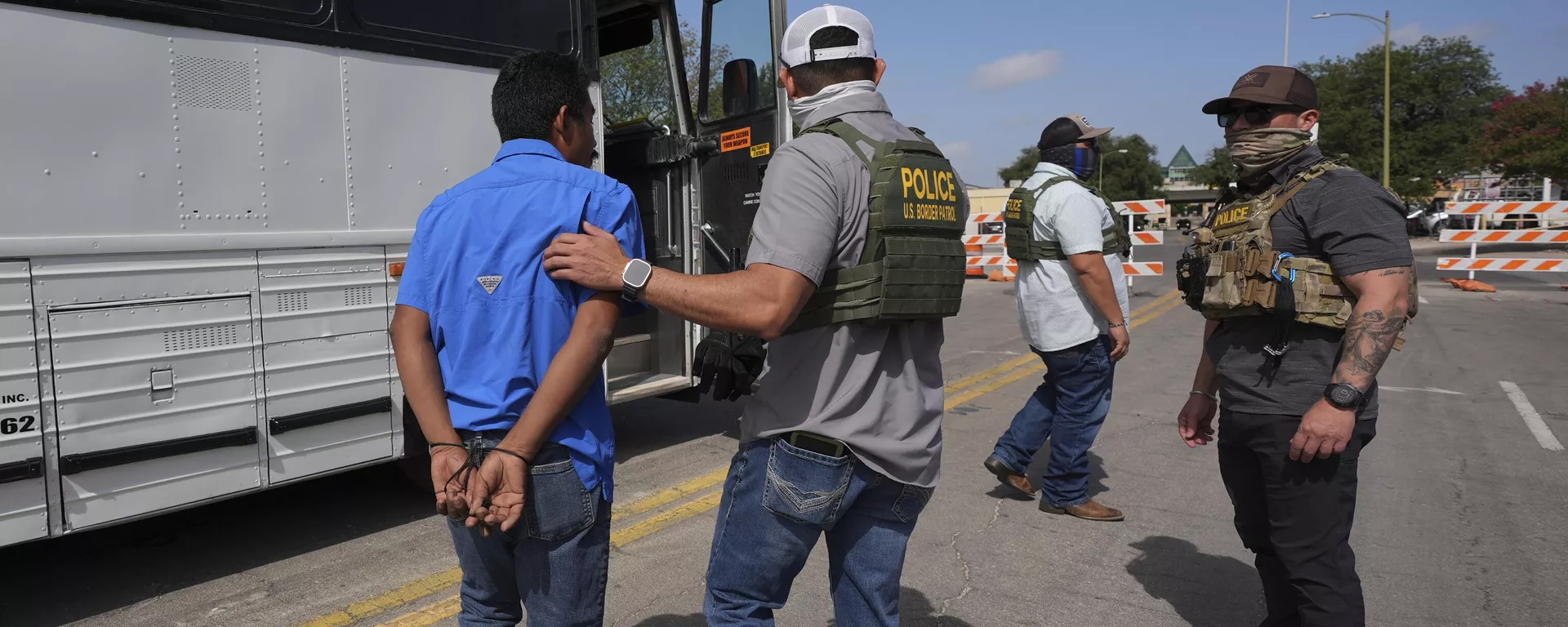 Negli ultimi tempi le politiche statunitensi contro i migranti sono aumentate. Le politiche statunitensi contro i migranti sono recentemente aumentate. - Sputnik International, 1920, 21 luglio 2025