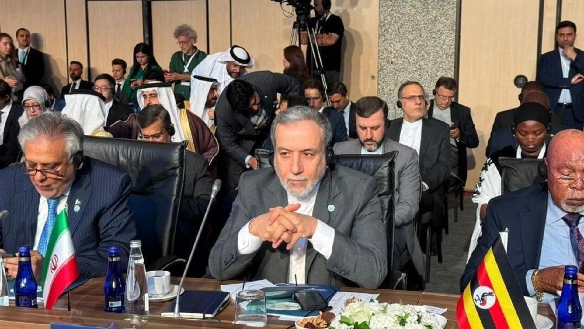 Irán está abierta a negociar con EEUU, pero solo en diálogo indirecto - Sputnik Mundo, 1920, 22.07.2025