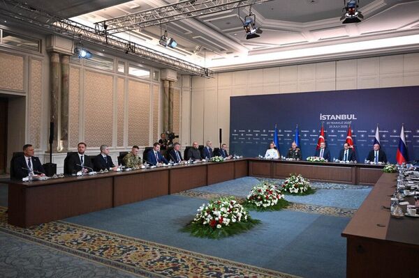 Un corresponsal de Sputnik comparte nuevas fotos del encuentro entre Rusia y Ucrania en Turquía - Sputnik Mundo