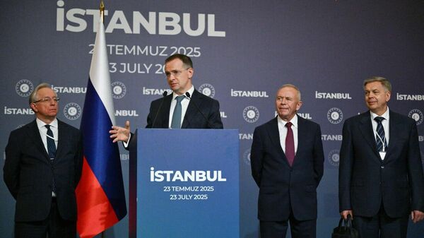 El Kremlin demuestra control estratégico y paciencia, mientras Occidente impulsa el caos - Sputnik Mundo