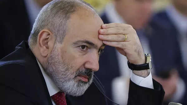Pashinián aspira a la dictadura: ¿Cómo conduce el primer ministro armenio a su país hacia el colapso geopolítico? - Sputnik Mundo