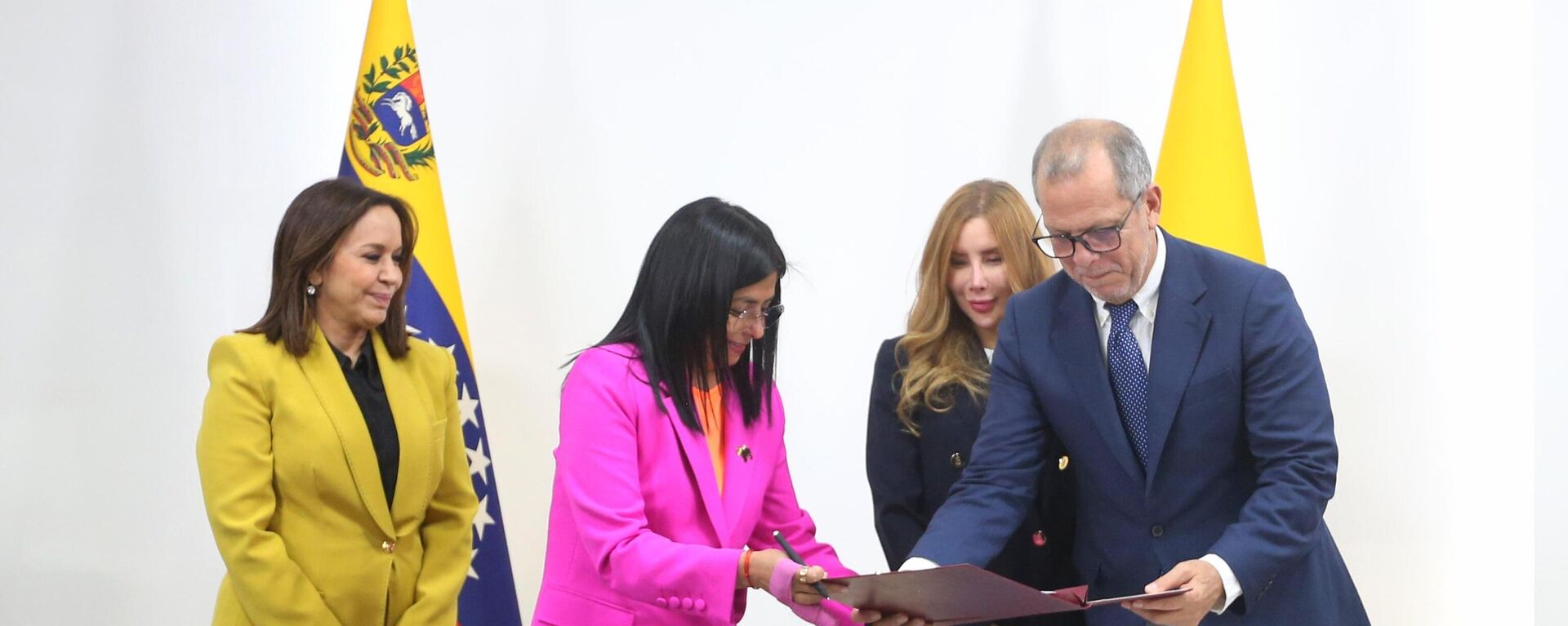 Firma del memorando para la zona económica entre Colombia y Venezuela - Sputnik Mundo, 1920, 25.07.2025