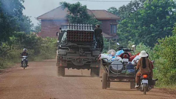 Continúan por segundo día los combates en la frontera entre Camboya y Tailandia - Sputnik Mundo