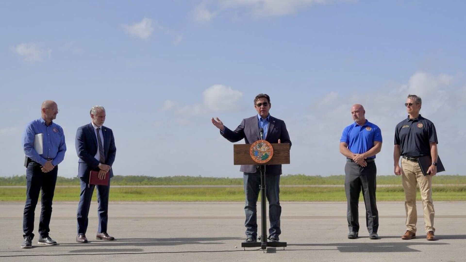 Comienzan a deportar migrantes indocumentados desde Alligator Alcatraz Comienzan a deportar migrantes indocumentados desde Alligator Alcatraz - Sputnik Mundo, 1920, 25.07.2025