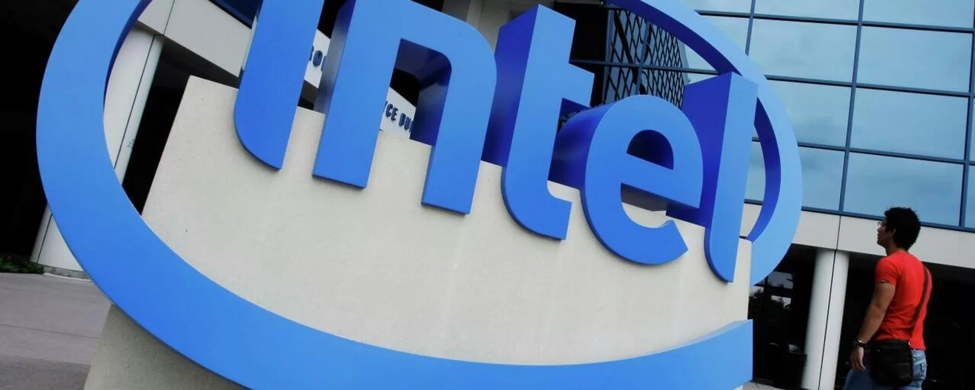 Intel no se expandirá a Europa y recortará el 15% de su planta laboral - Sputnik Mundo, 1920, 25.07.2025