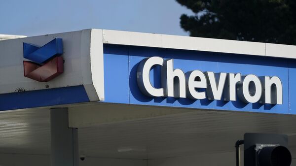 Logo de Chevron en una gasolinera - Sputnik Mundo