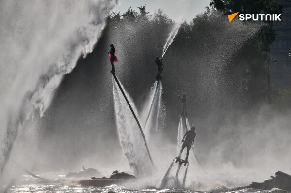 Espectáculo acuático ¡a toda velocidad! - Sputnik Mundo