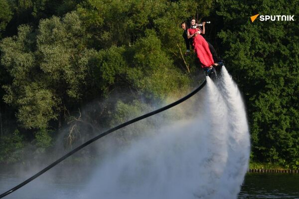 Espectáculo acuático ¡a toda velocidad! - Sputnik Mundo