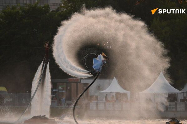 Espectáculo acuático ¡a toda velocidad! - Sputnik Mundo