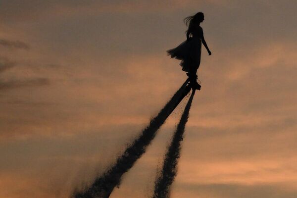 Espectáculo acuático ¡a toda velocidad! - Sputnik Mundo