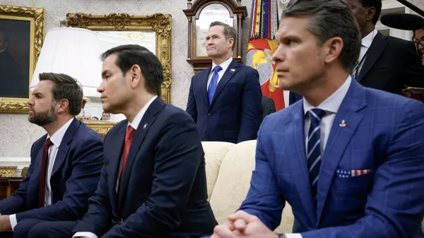 El vicepresidente estadounidense, J. D. Vance, el secretario de Estado, Marco Rubio, el asesor de Seguridad Nacional de EEUU, Michael Waltz, y el secretario de Defensa, Pete Hegseth, asisten a una reunión entre el presidente estadounidense y el primer ministro israelí, el 7 de abril de 2025 en Washington, D. C. - Sputnik Mundo