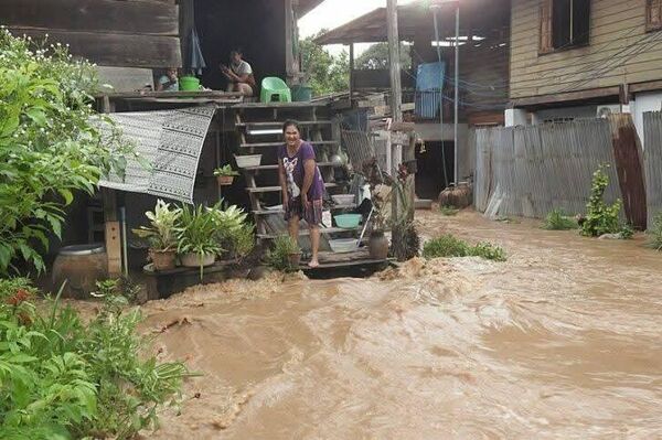 Inundaciones sin precedentes golpean el norte de Tailandia tras el paso de la tormenta Wipha Inundaciones sin precedentes golpean el norte de Tailandia tras el paso de la tormenta Wipha - Sputnik Mundo