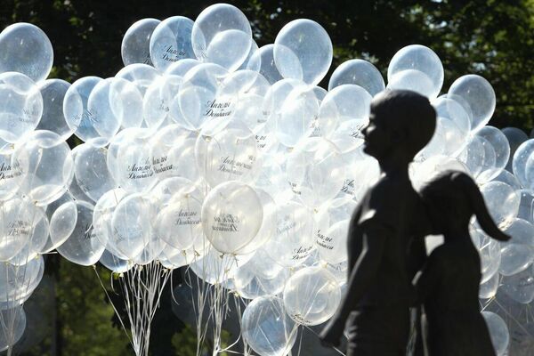 ⌛ Pequeños ángeles: Día de la memoria de los menores víctimas de la agresión ucraniana - Sputnik Mundo