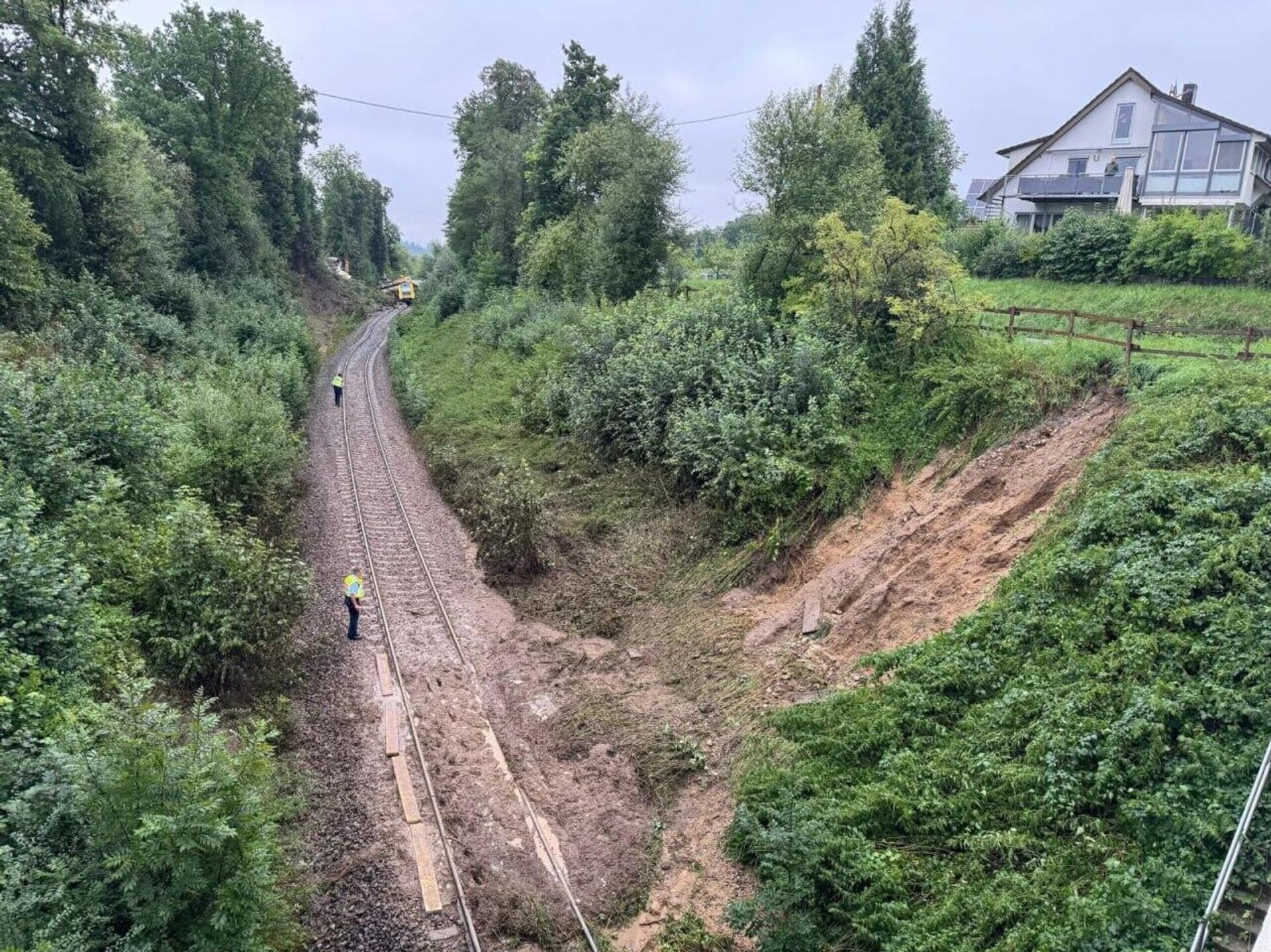 Al menos tres personas murieron en accidente de tren en Alemania - Sputnik Mundo, 1920, 27.07.2025