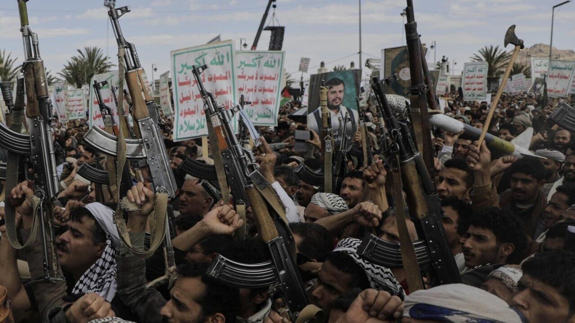 Hutíes advierten que atacarán cualquier barco que tenga contacto con puertos israelíes Hutíes advierten que atacarán cualquier barco que tenga contacto con puertos israelíes - Sputnik Mundo, 1920, 28.07.2025