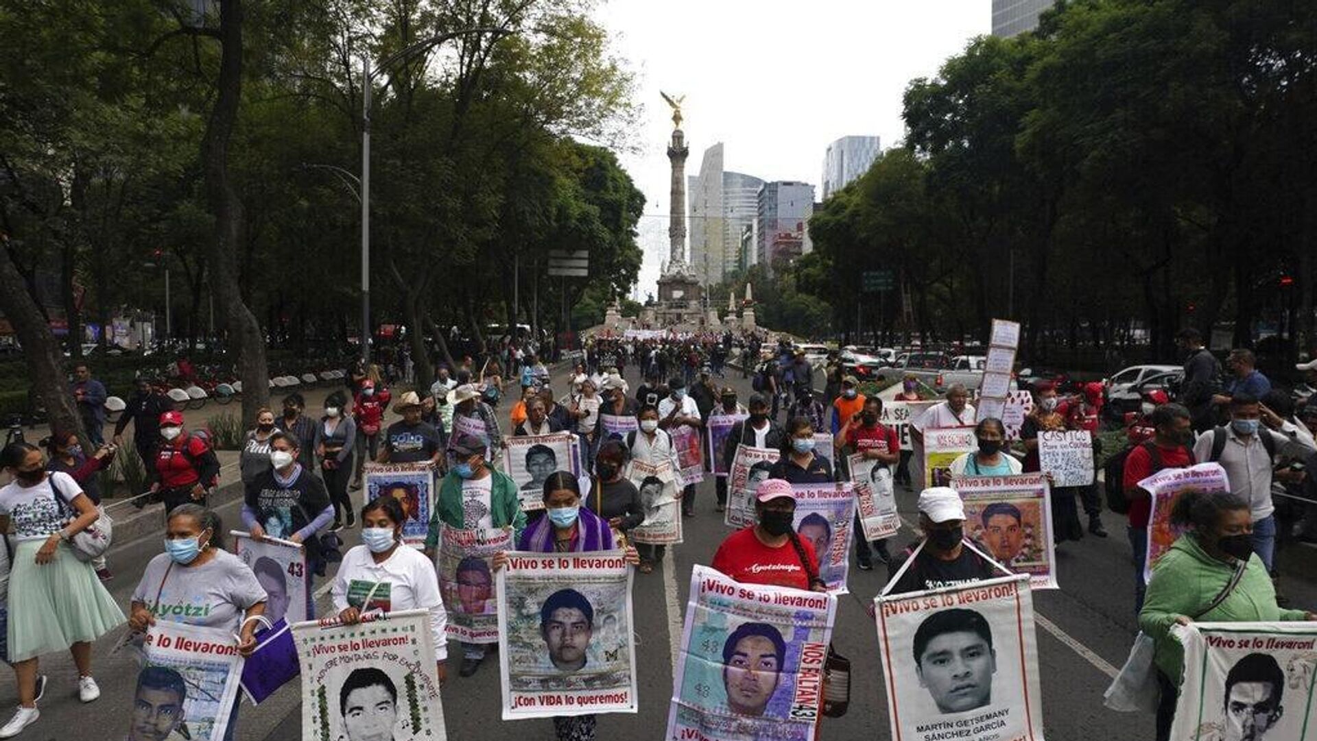 Padres de jóvenes desaparecidos en Ayotzinapa tendrán nueva reunión con Sheinbaum Padres de jóvenes desaparecidos en Ayotzinapa tendrán nueva reunión con Sheinbaum - Sputnik Mundo, 1920, 28.07.2025