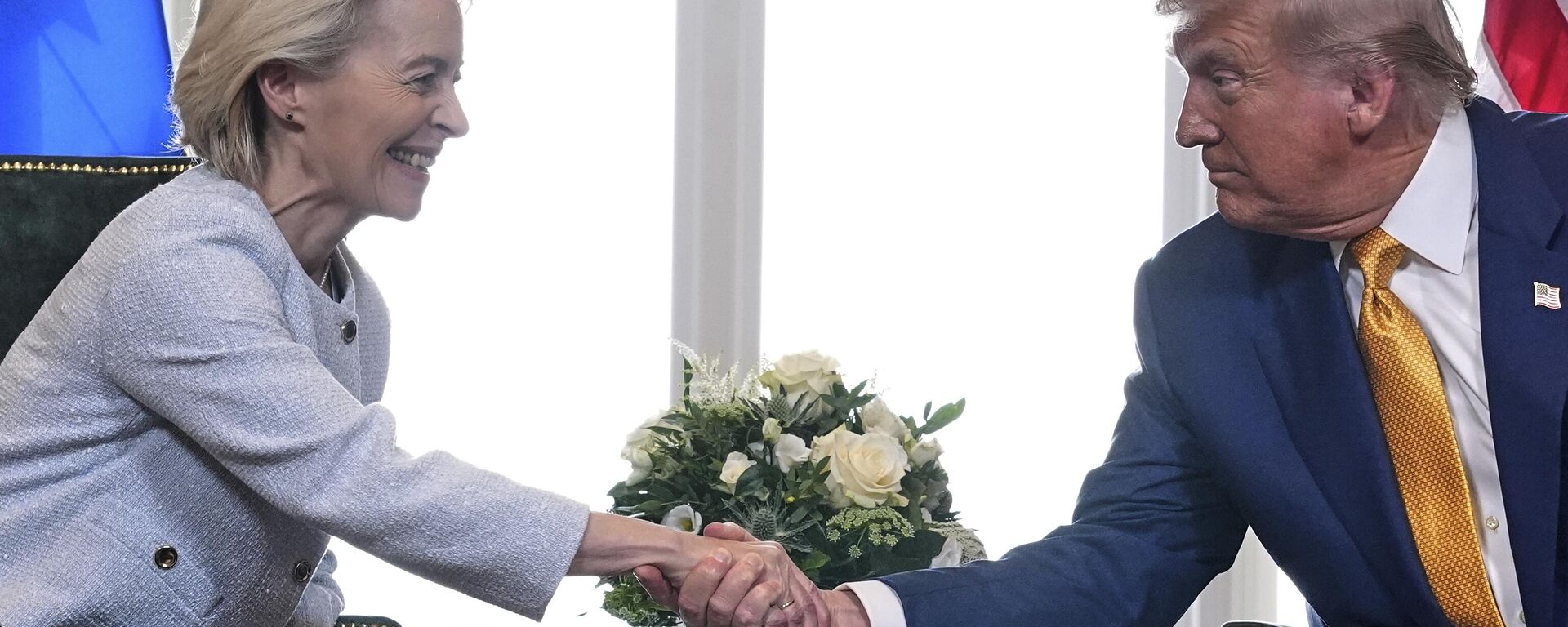El presidente de EEUU, Donald Trump, y la presidenta de la Comisión Europea, Ursula von der Leyen - Sputnik Mundo, 1920, 29.07.2025