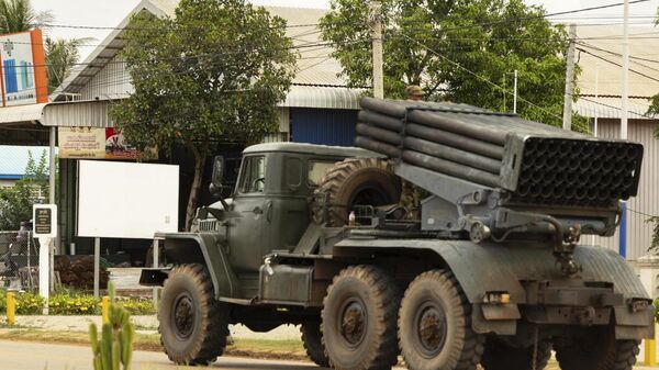 Camboya aplaza la reunión con mandos militares tailandeses mientras se reanudan los tiroteos en la frontera - Sputnik Mundo