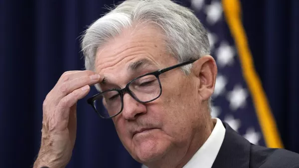 Trump va contra Powell por no bajar la tasa de interés: Demasiado estúpido y politizado - Sputnik Mundo