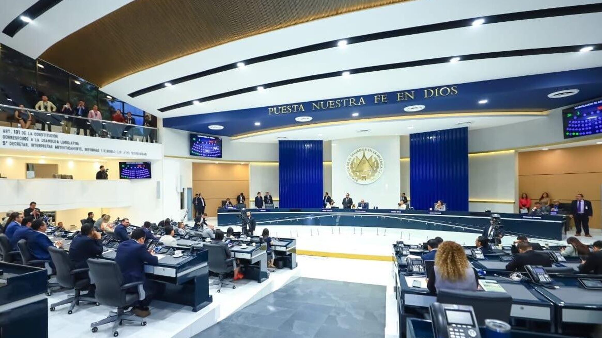 Parlamento de El Salvador aprueba la habilitación de la reelección presidencial indefinida Parlamento de El Salvador aprueba la habilitación de la reelección presidencial indefinida - Sputnik Mundo, 1920, 01.08.2025