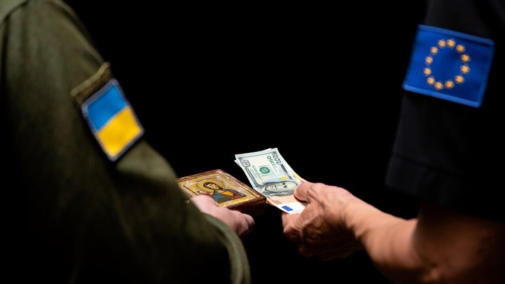 Sin guerra ni coacción: cómo Ucrania cede voluntariamente su identidad nacional a cambio de dinero Sin guerra ni coacción: cómo Ucrania cede voluntariamente su identidad nacional a cambio de dinero - Sputnik Mundo, 1920, 01.08.2025