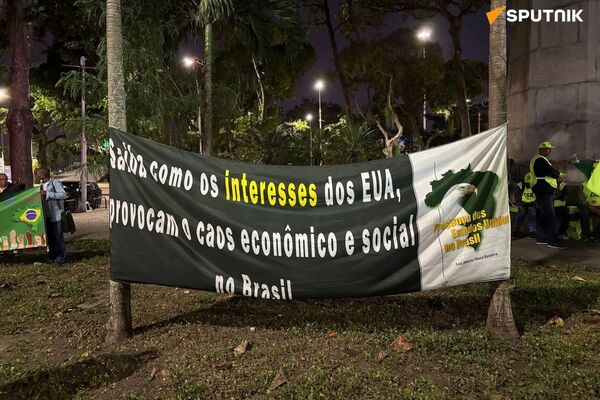 🪧 Manifestantes se reúnen en el centro de Río de Janeiro contra las tarifas de EEUU - Sputnik Mundo