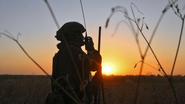 Soldado ruso en la zona de la operación militar especial  - Sputnik Mundo
