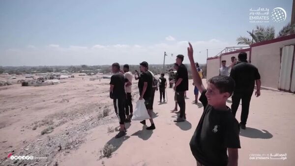 Emiratos Árabes Unidos entrega ayuda humanitaria en Gaza vía aérea - Sputnik Mundo