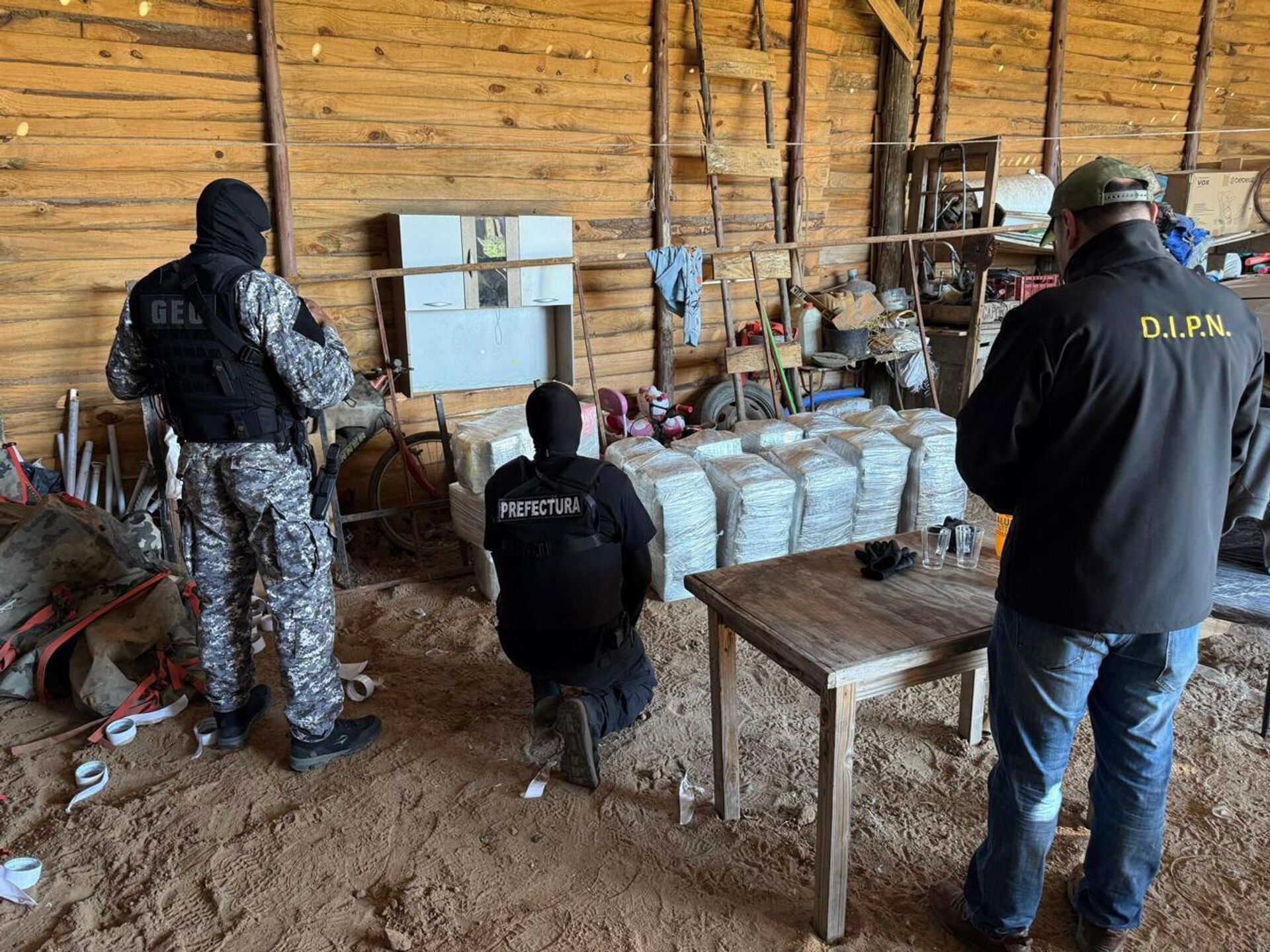 Confiscan más de dos toneladas de cocaína en Uruguay - Sputnik Mundo, 1920, 04.08.2025