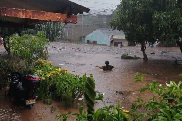 Intensos aguaceros provocan caos en la ciudad colombiana de Santa Marta - Sputnik Mundo