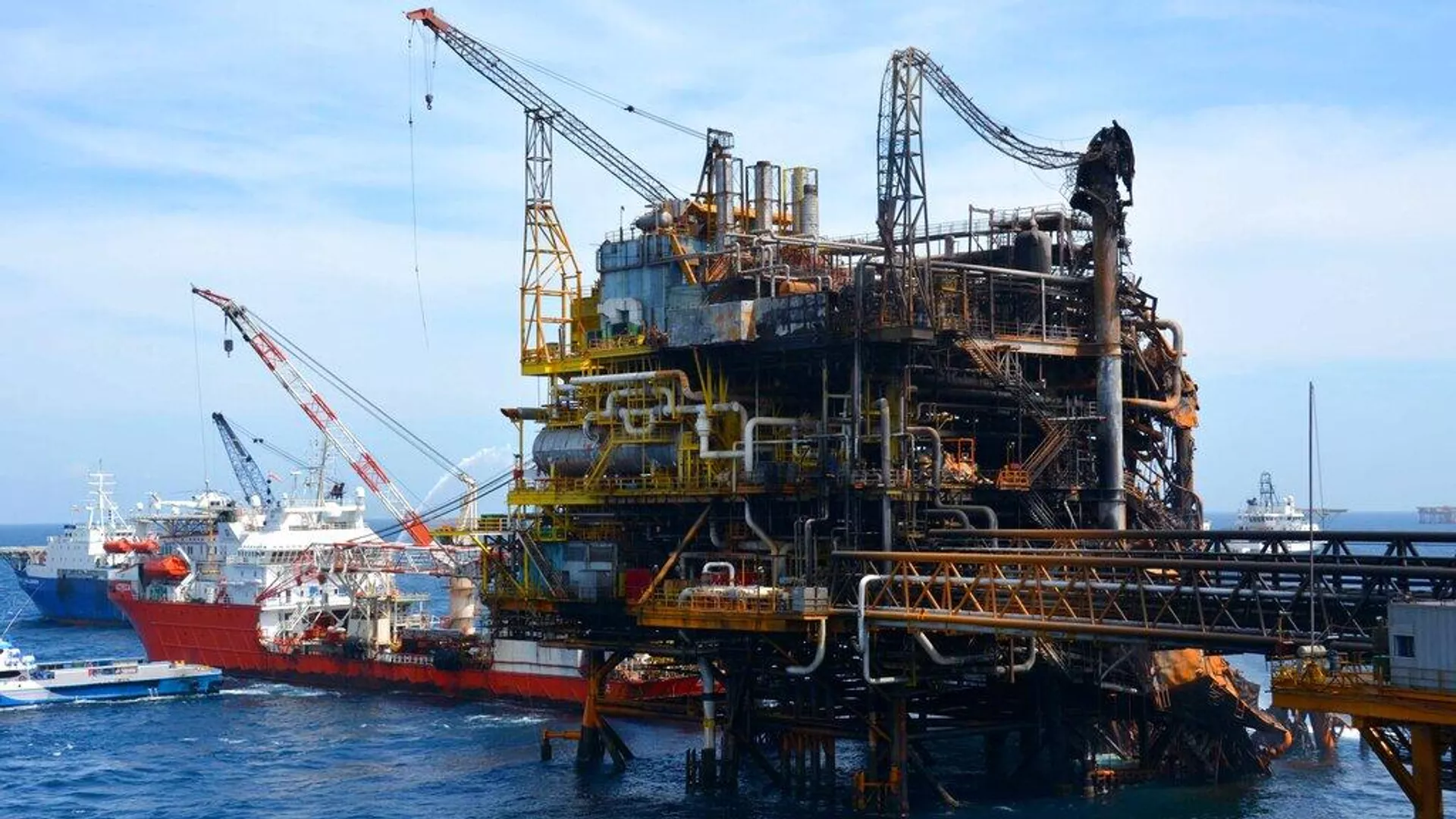 Una plataforma de Pemex cerca de las costas de Campeche, México. Una plataforma de Pemex cerca de las costas de Campeche, México. - Sputnik Mundo, 1920, 06.08.2025