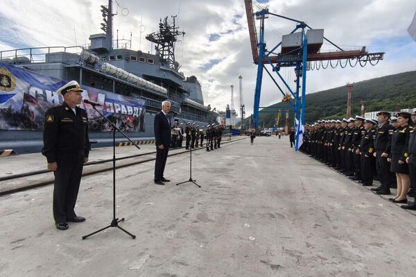 La Flota del Pacífico rusa inicia un recorrido patriótico La Flota del Pacífico rusa inicia un recorrido patriótico - Sputnik Mundo