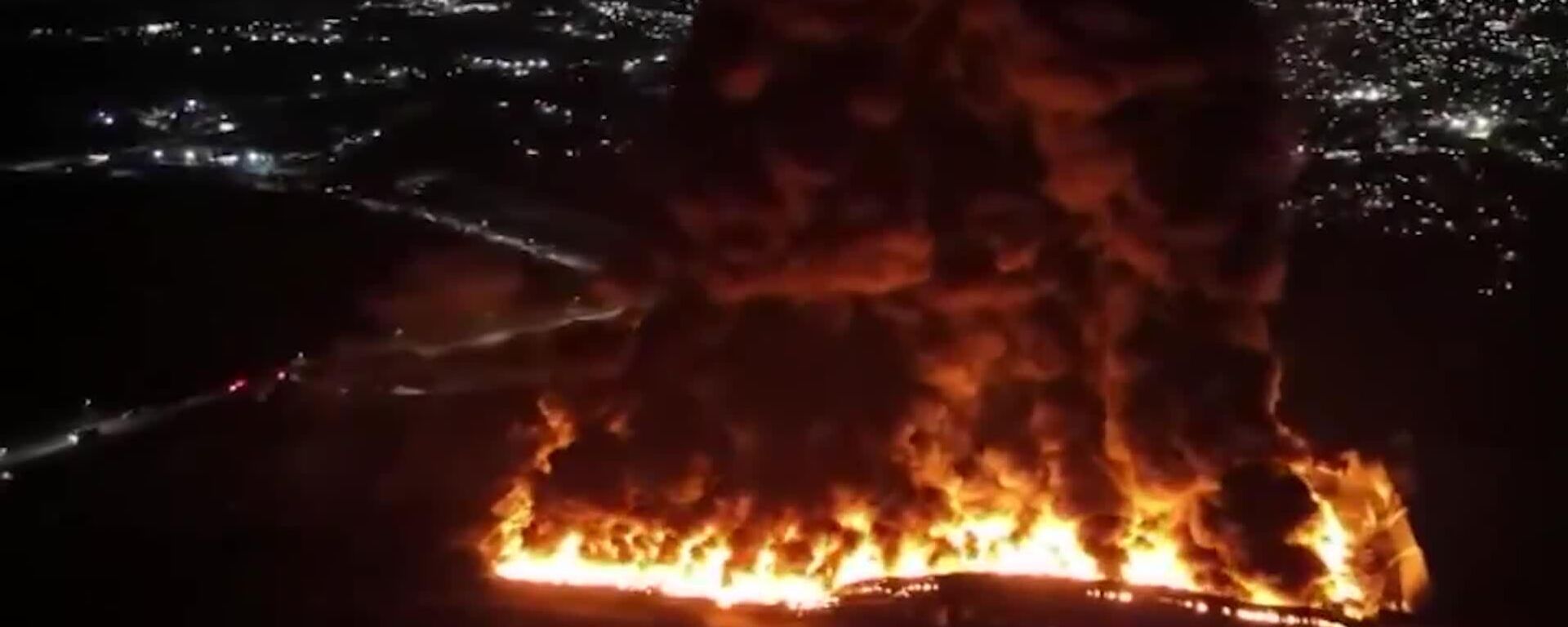 Un incendio devora una fábrica de vehículos en Brasil - Sputnik Mundo, 1920, 06.08.2025