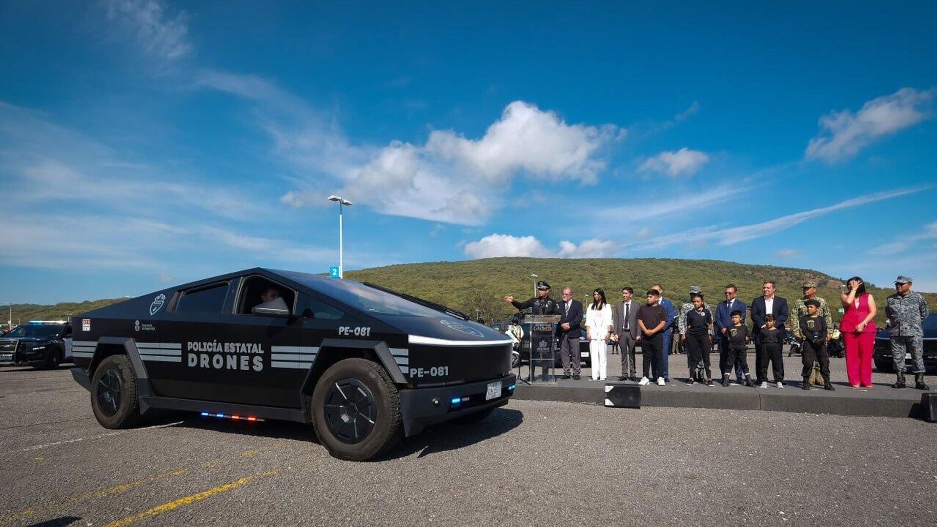 ¿Por qué las Cybertrucks no sirven para labores de patrullaje en México? Un analista lo explica ¿Por qué las Cybertrucks no sirven para labores de patrullaje en México? Un analista lo explica - Sputnik Mundo, 1920, 07.08.2025