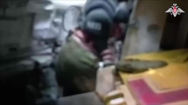 Así operan los blindados rusos: Ataque sincronizado elimina un blanco camuflado ucraniano - Sputnik Mundo