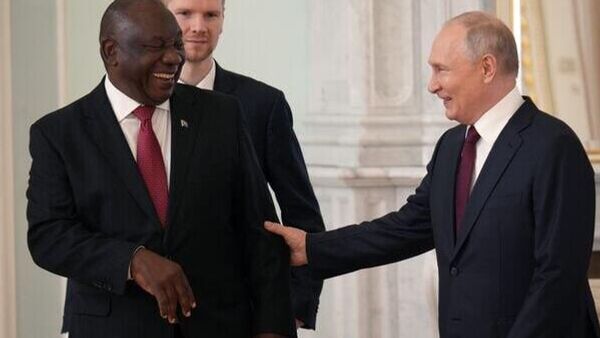 Putin mantiene una conversación telefónica con el presidente de Sudáfrica - Sputnik Mundo