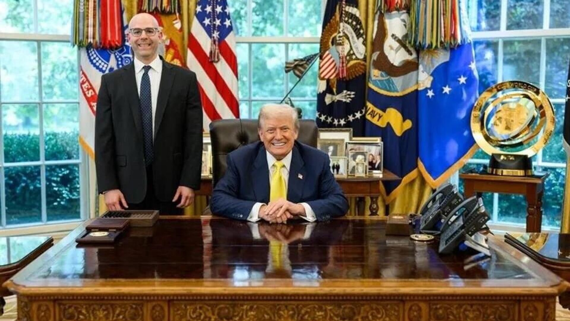 Trump elige a uno de sus colaboradores para ocupar puesto vacante en la Fed - Sputnik Mundo, 1920, 08.08.2025