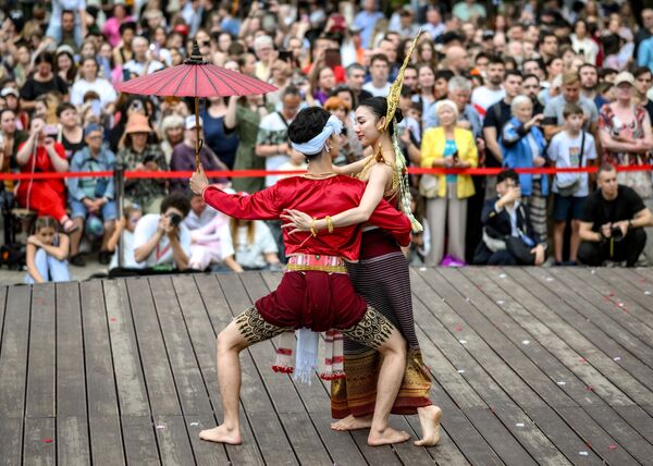 Artistas en un festival de cultura tailandesa en Moscú. - Sputnik Mundo