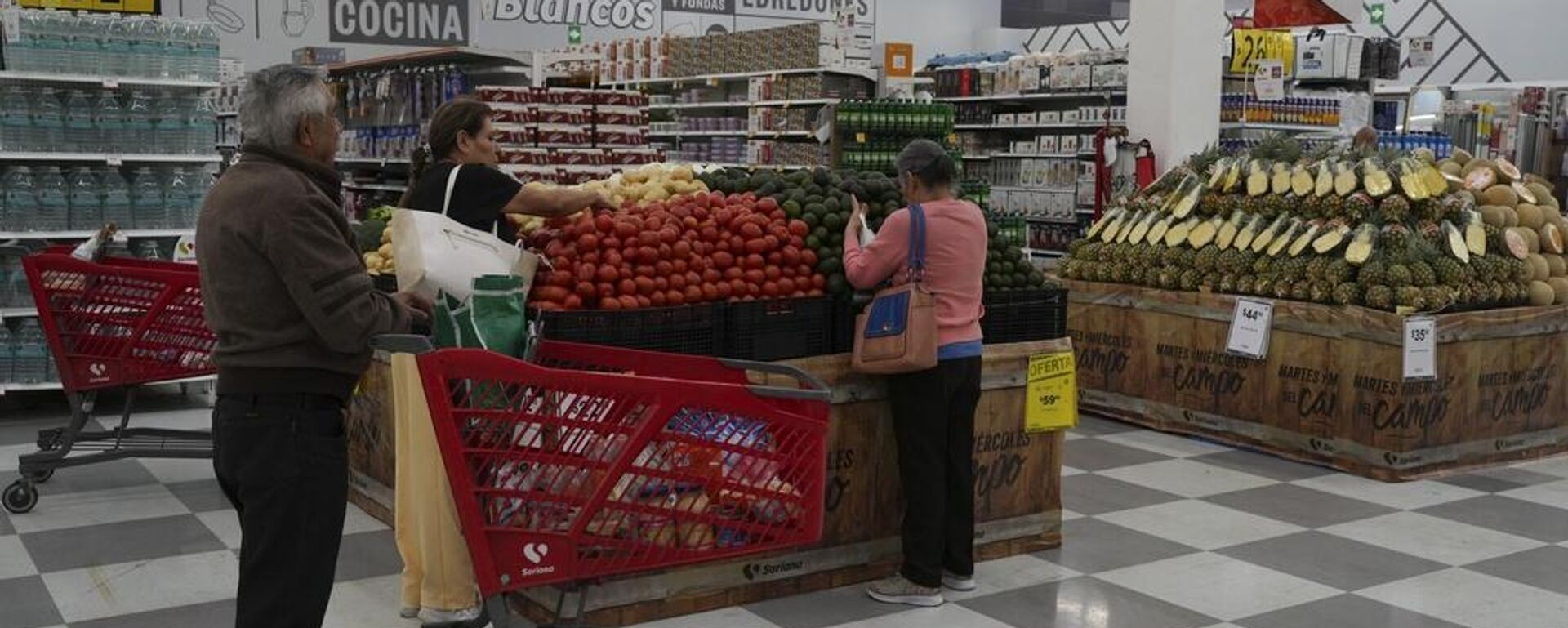 Compradores mexicanos en un supermercado capitalino (imagen ilustrativa) - Sputnik Mundo, 1920, 09.08.2025